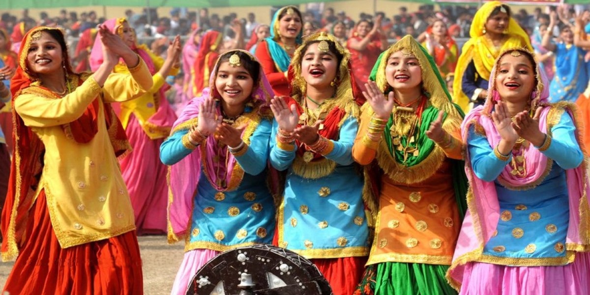 Giddha: folk dance of punjab and pakisthan